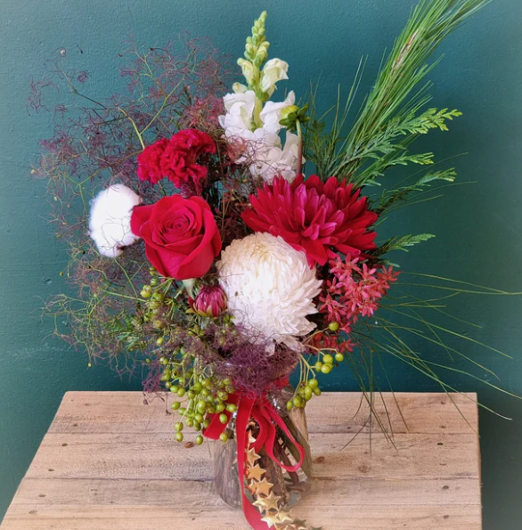 Top Reasons to Order Christmas Flowers Well In Advance